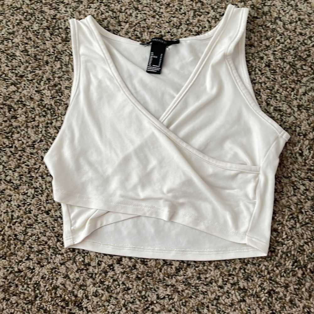 women’s forever 21 white cropped crossover tank top